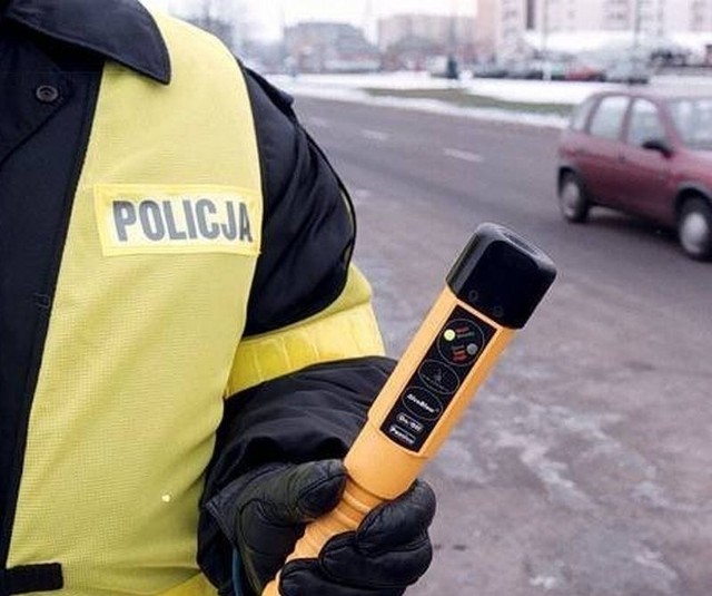 Radomska "drogówka&#8221; zatrzymała 19-latka, który kierował samochodem pod wpływem alkoholu.
