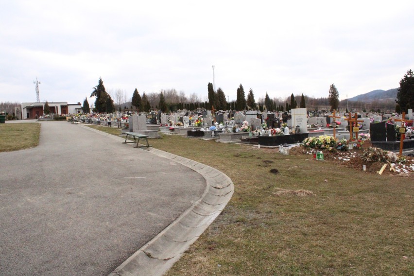 Marzec 2023: Cmentarz komunalny przy ul. Sienkiewicza w...