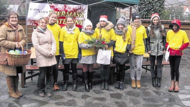 Wolontariusze, którzy pomagali zbierać pieniądze dla hospicjum w Wiśniowej