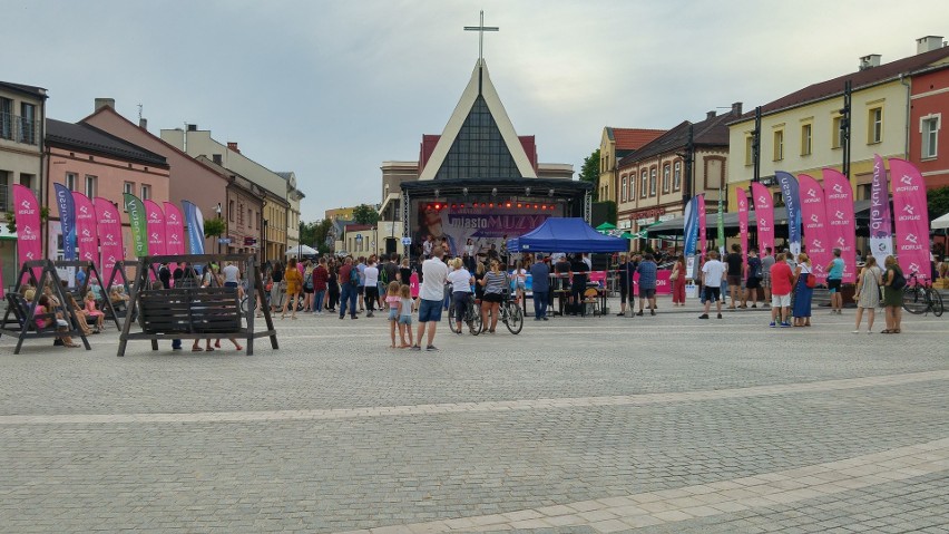 Codziennie na jaworznickim rynku możemy słuchać młodych...