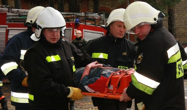 W ub.r. uczestnicy manewrów "ratowali&#8221; m.in. ofiary pozorowanego pożaru w Obrzycach.