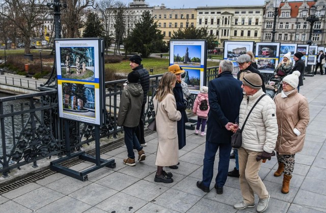 W piątek, 24 lutego, na Moście Staromiejskim im. J. Sulimy-Kamińskiego w Bydgoszczy otwarta została wystawa "Charków 2022. Śladami wojny". Ekspozycję będzie można oglądać do 30 marca.