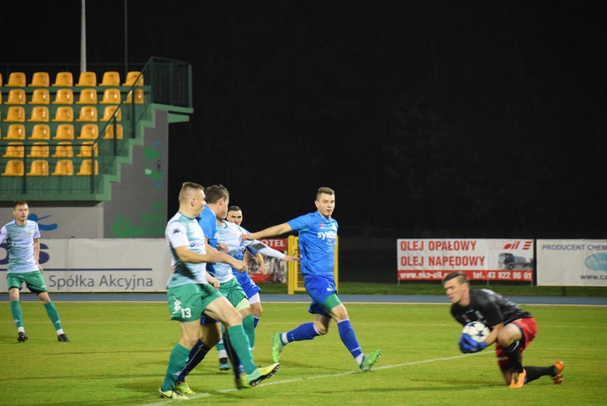 Piłkarskie derby w IV lidze obserwowało około 1.000 fanów. Warta - Jutrzenka 5:1 (ZDJĘCIA)