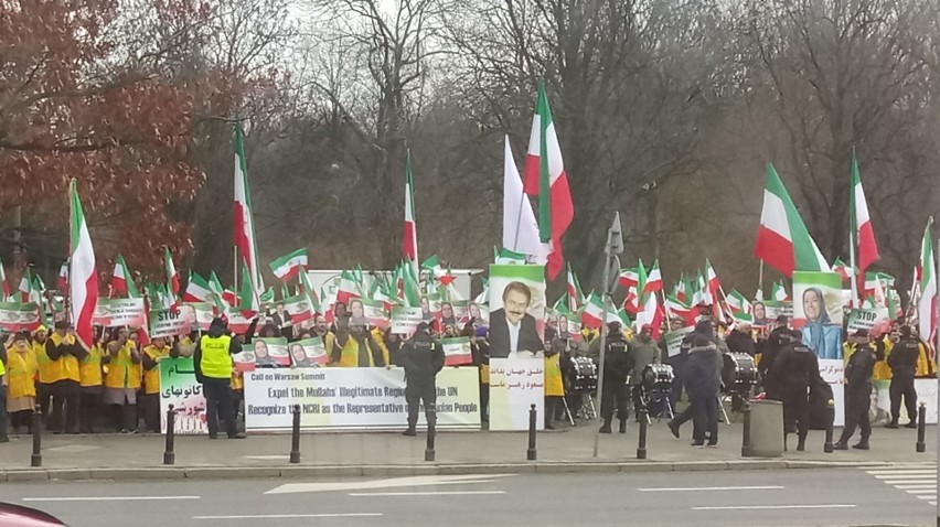 Konferencja Bliskowschodnia 2019 ZDJĘCIA Warszawa: Protest Irańczyków przed Stadionem Narodowym. Sprzeciwiają się reżimowi w Teheranie
