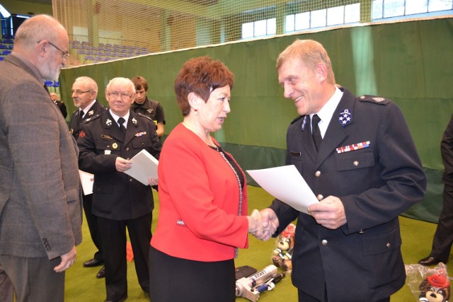 Sprzęt w imieniu soleckich strażaków odebrali prezes OSP Zygmunt Sołtyszewski (na zdjęciu) i naczelnik Zbigniew Wiśniewski. Gratulacje przekazała  m.in. Teresa Substyk, burmistrz Solca.