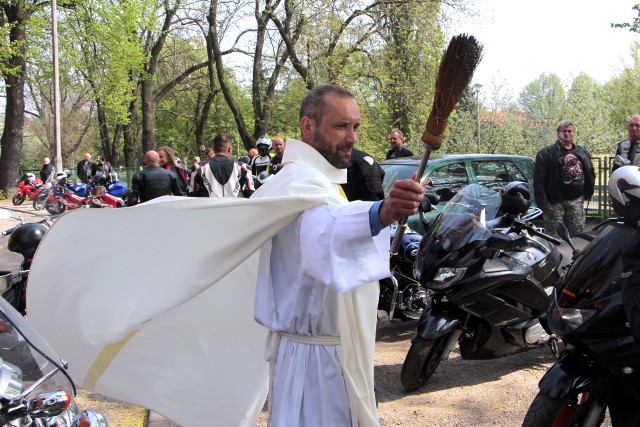 W sobotę motocykliści wzięli udział w mszy św. w kościele „Młodzieżowym” przy ul. Mickiewicza , podczas której zostały poświęcone motocykle. Następnie przejechali przez Grudziądz na parking pod teatrem gdzie honorowo oddawali krew. Dołączyć mógł każdy. Na scenie wystąpiły grudziądzkie zespoły muzyczne.