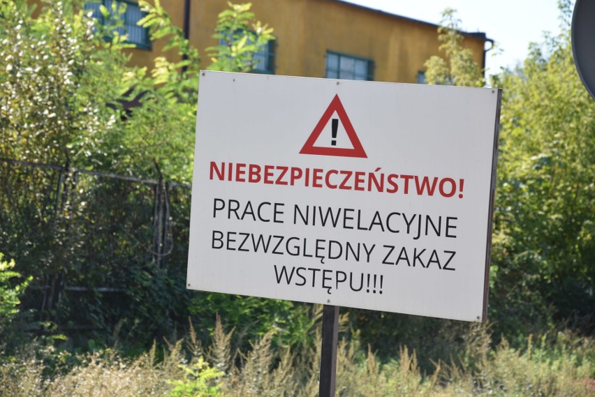 Hałda niwelowana przez Hossę