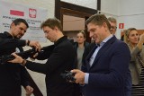 Oficjalne otwarcie wirtualnej strzelnicy w Wiejskim Domu Kultury w Płociczu. Zobacz zdjęcia