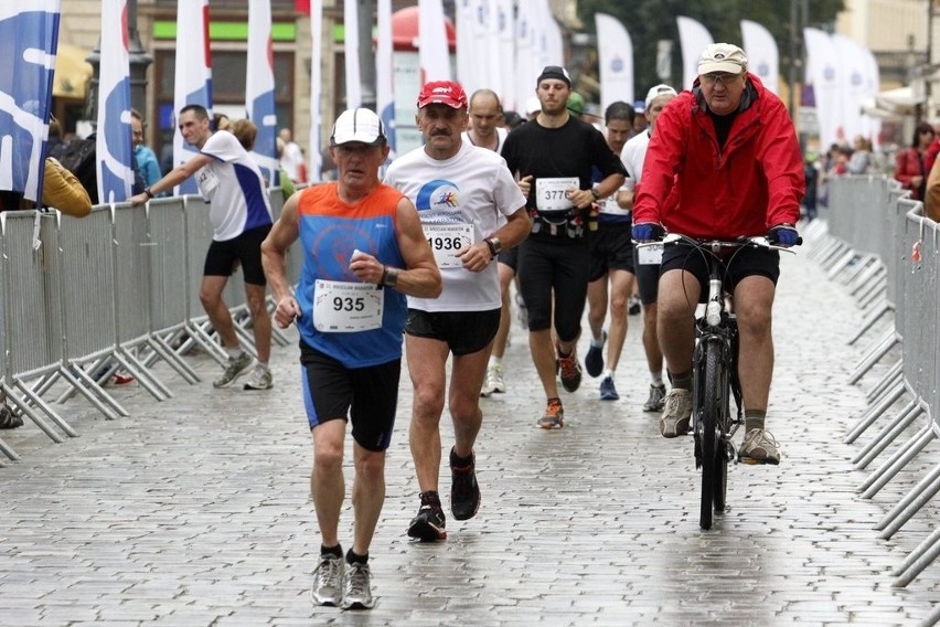 Maraton Wrocław - ZDJĘCIA - zawodnicy z numerami 1801 - 2000