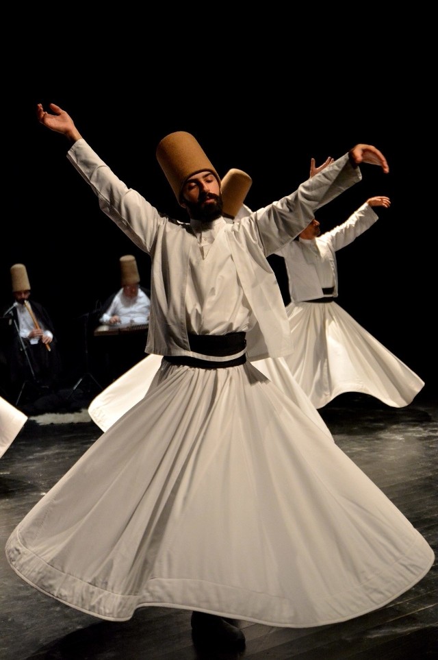 Zespół Tureckiej Muzyki Sufickiej z Konyi zaprezentował religiną ceremonię sema