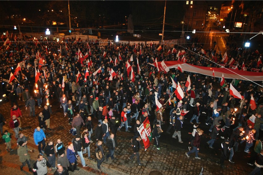 W marszu narodowców we Wrocławiu uczestniczyło ok. 8 tys....