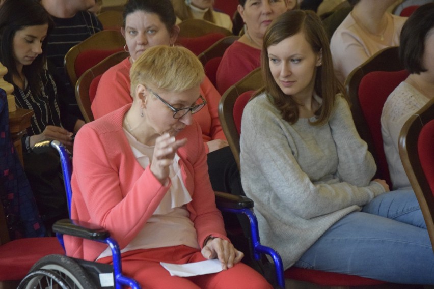 Nagrodzono laureatów pierwszego konkursu poetyckiego "Oblicza miłości" w Aleksandrowie Kujawskim