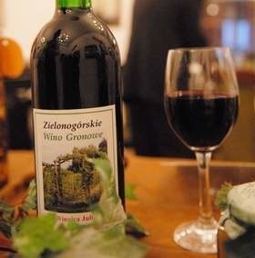 Podczas ostatnich kilku Winobrań regionalne wino można było powąchać, obejrzeć, nawet posmakować, ale już na pewno nie normalnie kupić (fot. Mariusz Kapała)