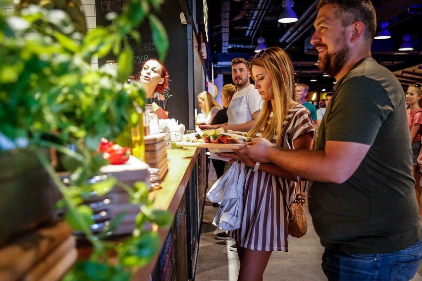 Stacja Food Hall w Galerii Metropolia w Gdańsku. Wars wita was! Kulinarna podróż w nowej przestrzeni [zdjęcia]