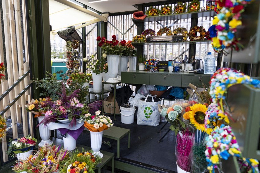 2. Sprzedawcy kwiatów w kwiaciarni również mogą liczyć na...