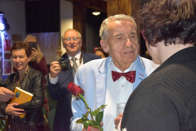 Podczas spotkania promującego książkę "Miniatury wspomnień" Stanisław Kaszyński otrzymał wiele wyrazów uznania, gratulacji i serdecznych życzeń