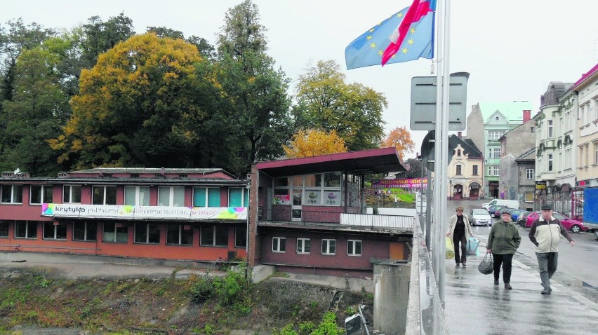 Znika budynek po straży granicznej przy Moście Przyjaźni w...