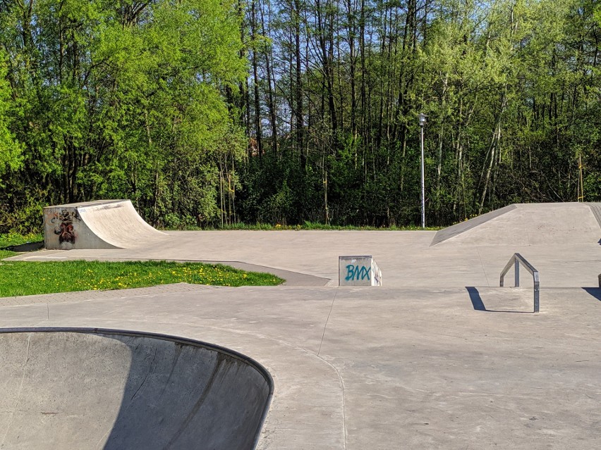 Wieczorne spotkania młodzieży na skateparku w Lublińcu...