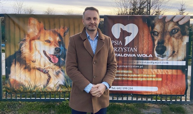 Po wyborach Tomasz Zięba przekaże banery do schroniska dla psów w Stalowej Woli. Zobacz inne aktywności kandydata na burmistrza Rudnika