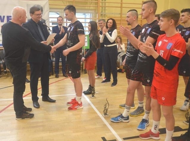 W hali sportowej ZSTG w Rakszawie odbył się 30 Turniej Piłki Siatkowej o Memoriał im. Józefa Gondeli