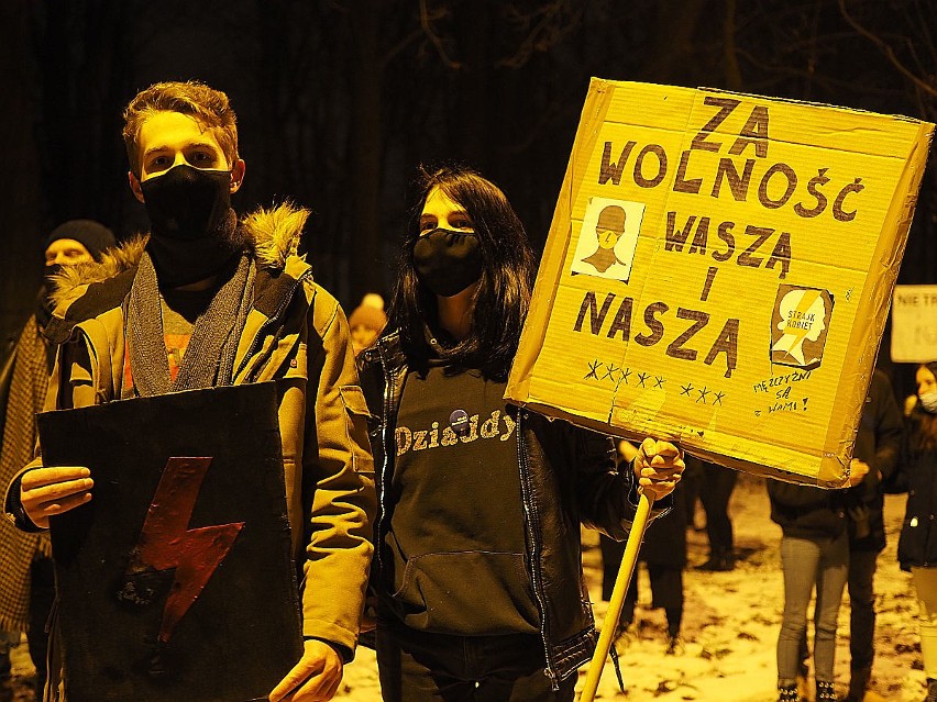 Strajk kobiet. We wtorek w Łodzi protest kobiet odbył się pod hasłem: Zrobimy hałas!