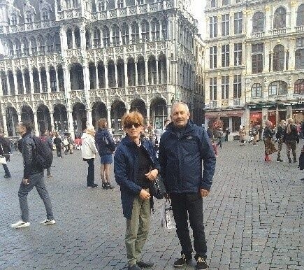 Grzegorz i Jolanta Dziub na Wielkim Placu w Brukseli.