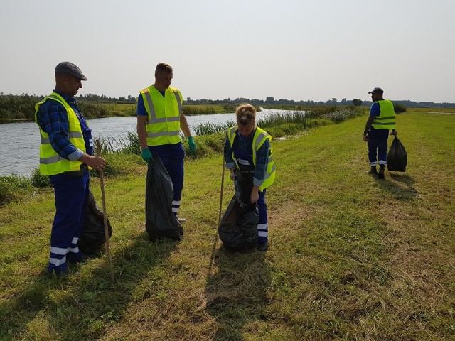 We wrześniu 2020 r. pracownicy Wód Polskich i ponad 30 nurków z całego kraju posprzątało dno i brzegi rzeki Biebrzy na odcinku 9 km, od śluzy Dębowo na Kanale Augustowskim do plaży w Dolistowie. Zebrano wówczas ponad 300 kg śmieci