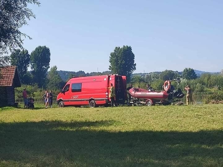 Tragedia w Mostkach koło Starego Sącza. Utonęły dwie osoby: 12-latek i 20-latek