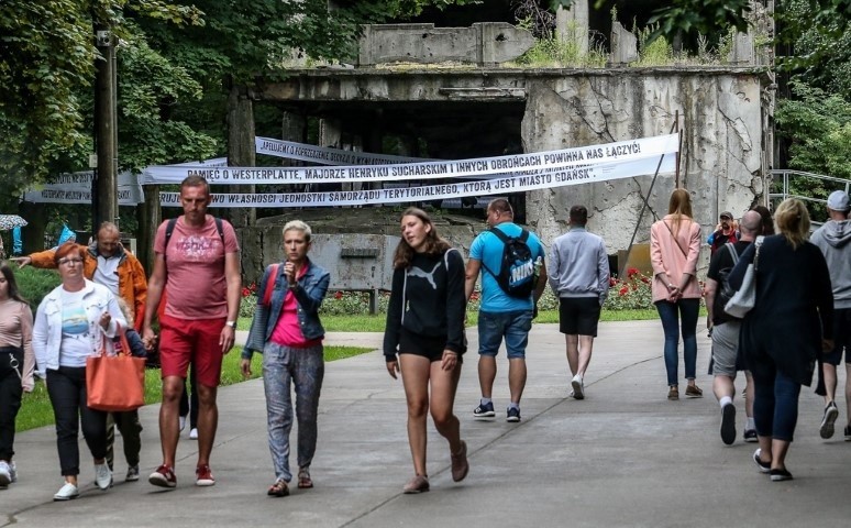 Gdańsk. Transparenty sprzeciwu wobec specustawy o...