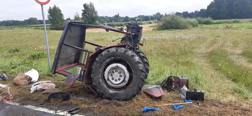 Groźny wypadek w powiecie włodawskim. Audi rozerwało ciągnik rolniczy na pół