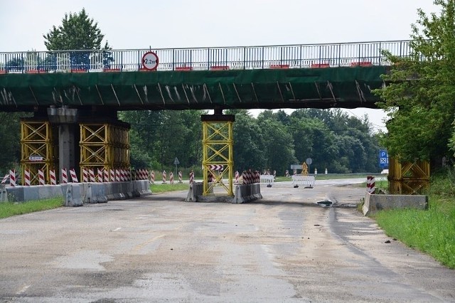 Wiadukt w Ujejscu nad DK 1 został zamknięty dla ruchu, wprowadzone zostały objazdy