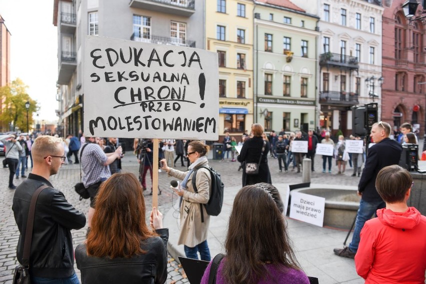 Barbara Nowacka dla Onetu: PiS wprowadzi w życie kontrowersyjną ustawę o edukacji seksualnej