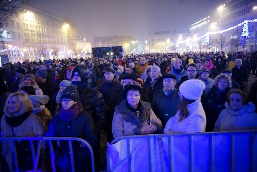 Sylwester w Poznaniu. Na placu Wolności poznaniacy...