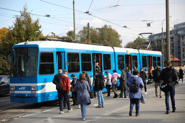 Odbywają się ponowne kontrole maseczek w autobusach i tramwajach