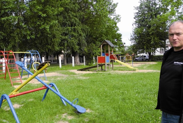 Place zabaw mają zniknąć. W ich miejscu powstaną bloki.