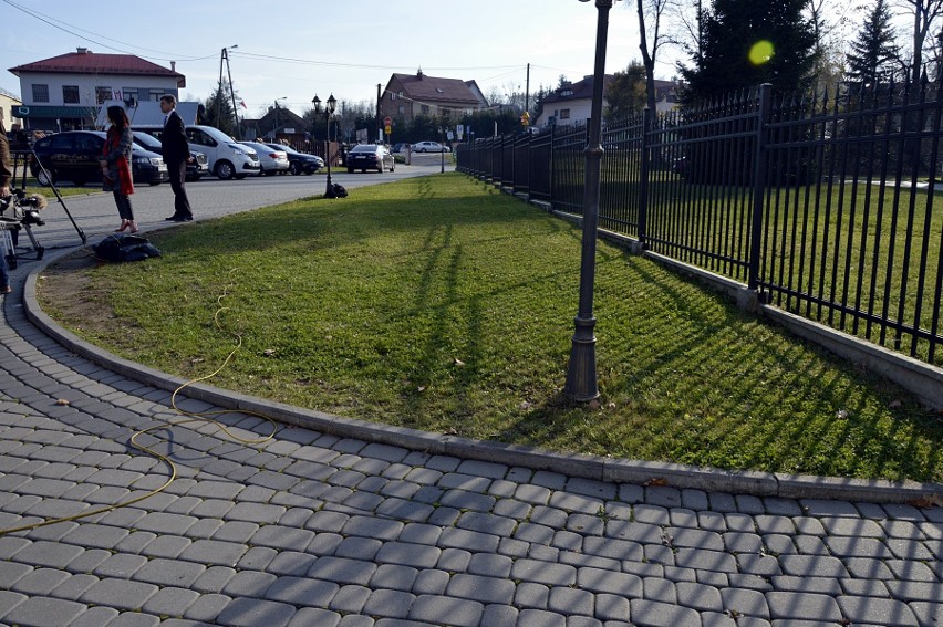 W Bobowej stanie jedna z ławeczek niepodległości finansowanych przez MON [ZDJĘCIA]