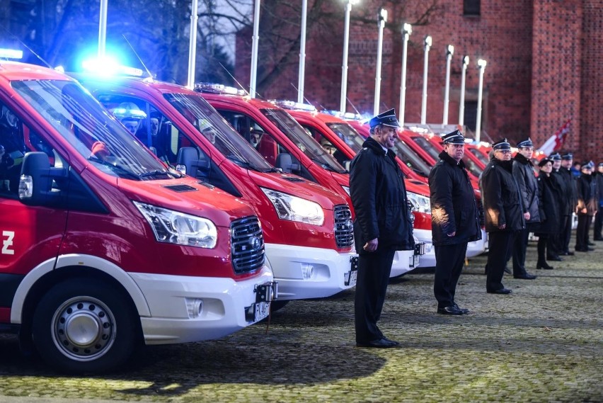 Afera w OSP: Strażacy pozwali samorząd województwa o 11 mln. zł. W tle zarzuty CBA i były premier