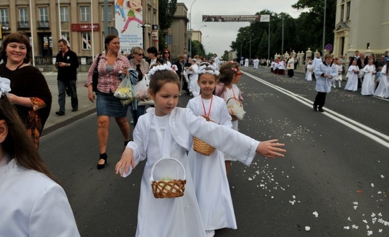 Dzieci, które w tym roku przystąpiły do Komuni Świętej,...