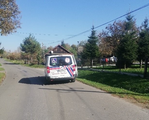 27-letni kierowca, jadąc bmw uderzył w karetkę w Żurawiczkach i uciekł. W organizmie miał 4 promile 