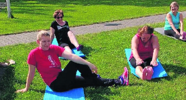 Studentki-seniorki z UTW w Zambrowie chętnie uczestniczą w zajęciach aerobiku