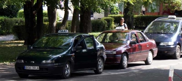 W Sokółce jest zarejestrowanych 35 taksówek. W dzień nie ma problemu z ich zamówieniem. Praktycznie cały czas na postoju jest sznur samochodów. Problem pojawia się wieczorami i nocą.