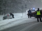 Warunki na drogach fatalne. Dużo aut skończyło...w rowach