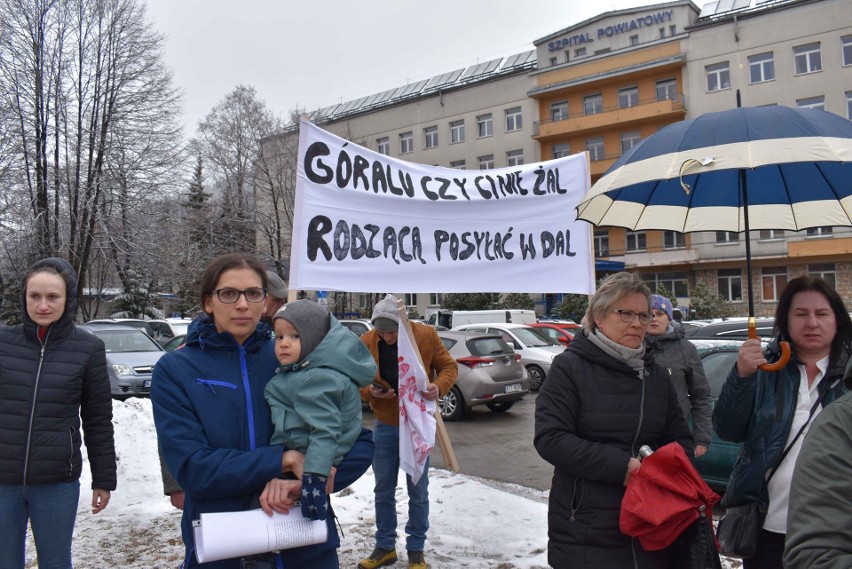 Zakopane. Protest pod szpitalem. Położne walczą o porodówkę i o swoje miejsca pracy [ZDJĘCIA]