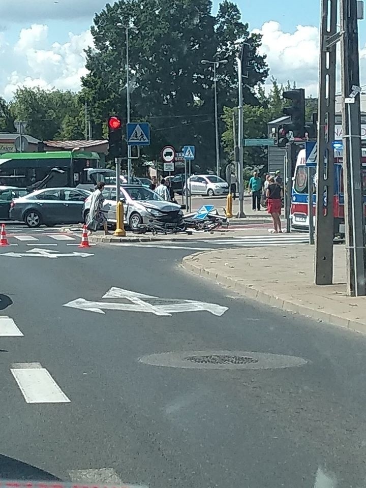 Groźny wypadek na skrzyżowaniu Raginisa i Wysockiego w...