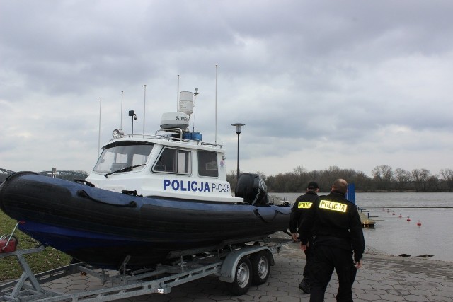 Pierwszy patrol wodnej policji w Toruniu.Polecamy: Trwa remont na ul. Polnej. Zobacz zdjęcie