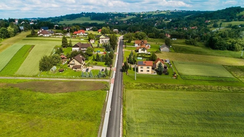 Janowice. Do jesieni poprawi się bezpieczeństwo przy drodze przez wieś [ZDJĘCIA]