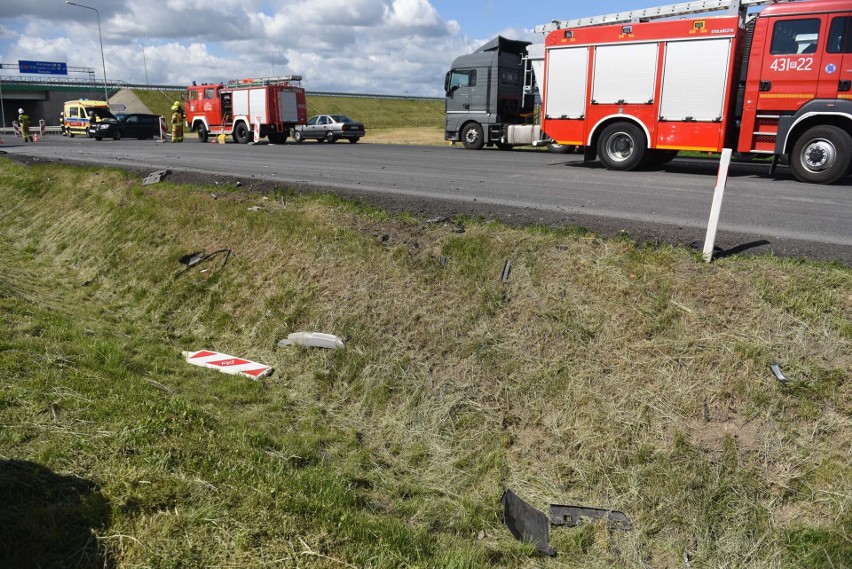 Wypadek pod Giełdą Wschód w Skołoszowie. Do szpitala zabrano kierującą hyundaiem [ZDJĘCIA]