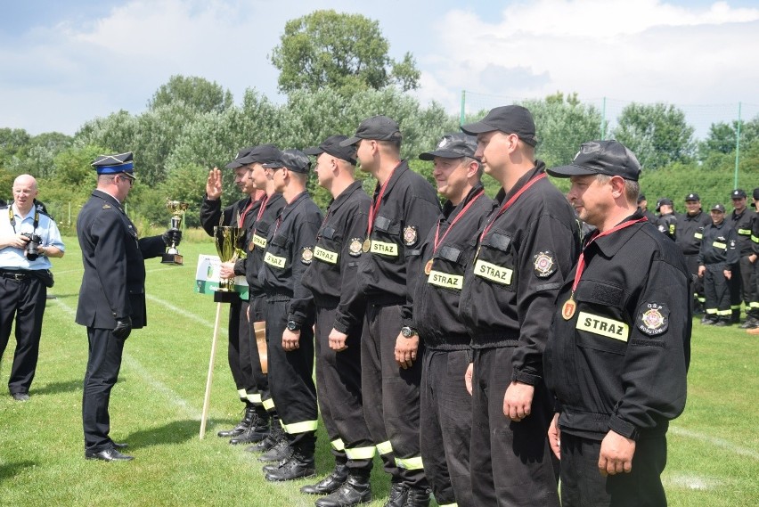 Błyskawiczne akcje. Strażacy na zawodach powiatowych w Jeziorzanach [WYNIKI]