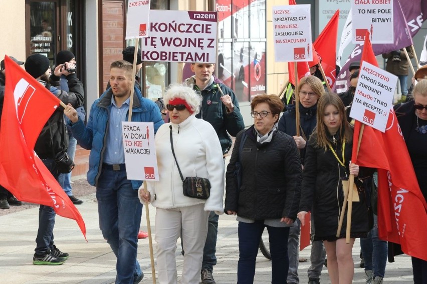 Manifestacja w Kielcach w obronie praw kobiet 