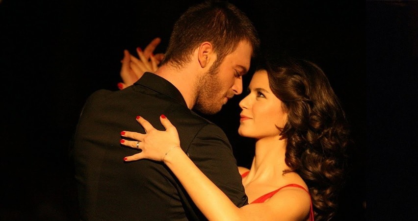 "Zakazana miłość". Bren Saat i Kıvanç Tatlıtuğ tańczą tango w tureckim serialu! [WIDEO+ZDJĘCIA]
